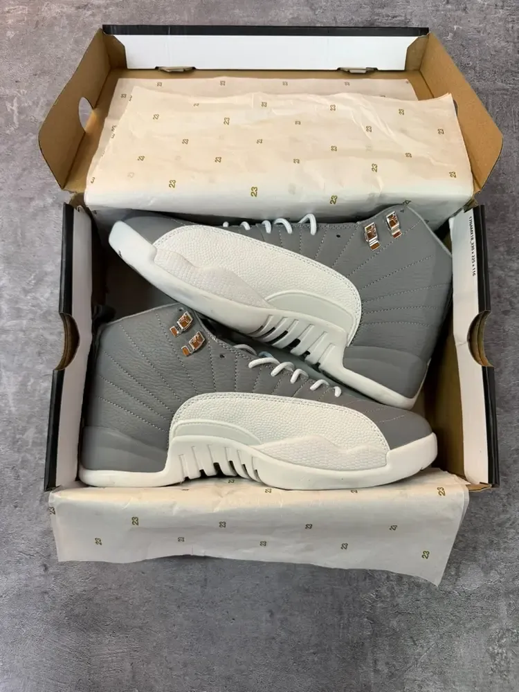 Jordan Retro 12 Stealth "Stone Grey"