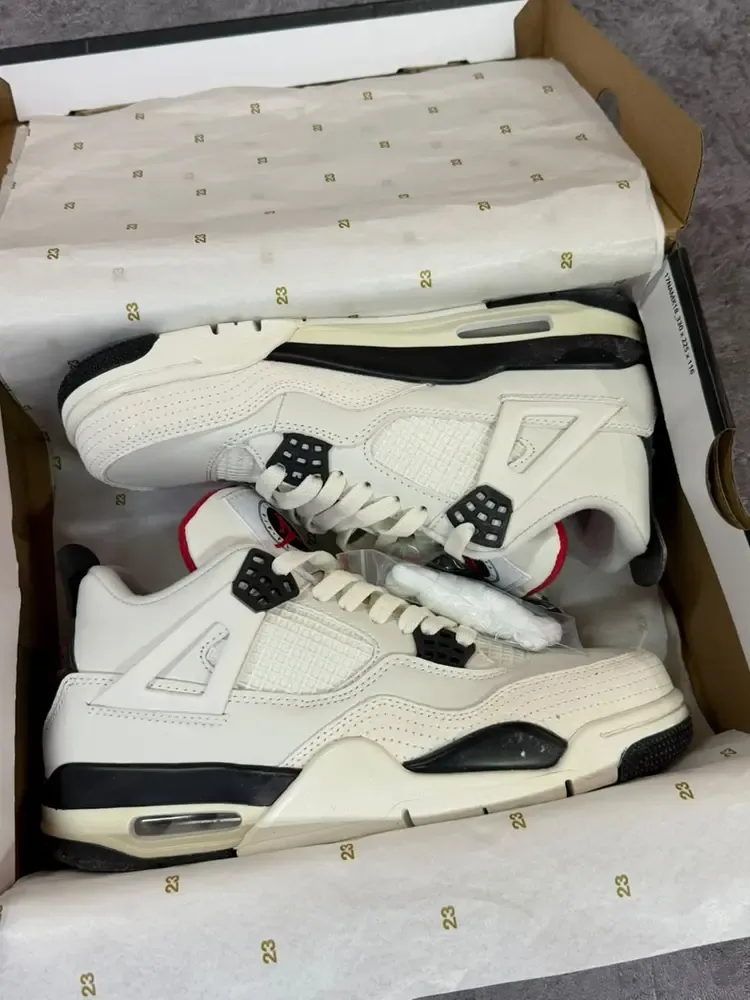 Jordan Retro 4 "Flight Club"