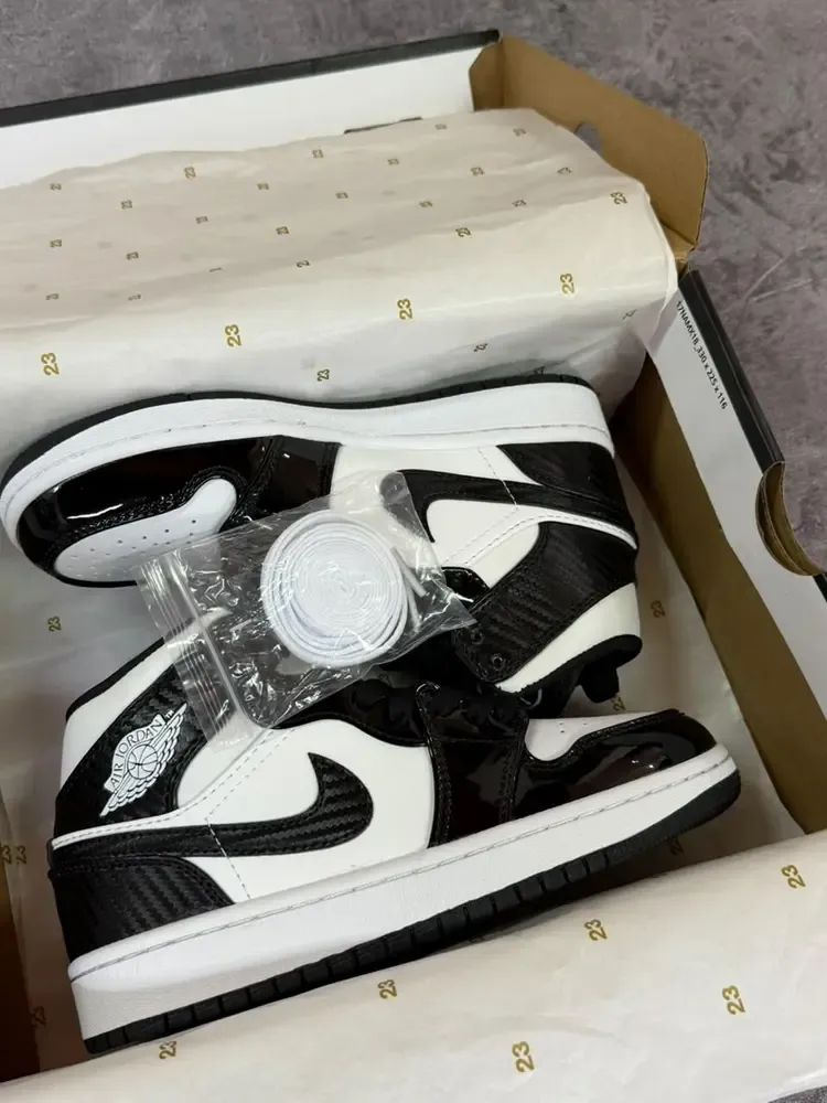 Jordan Retro 1 “Carbón”