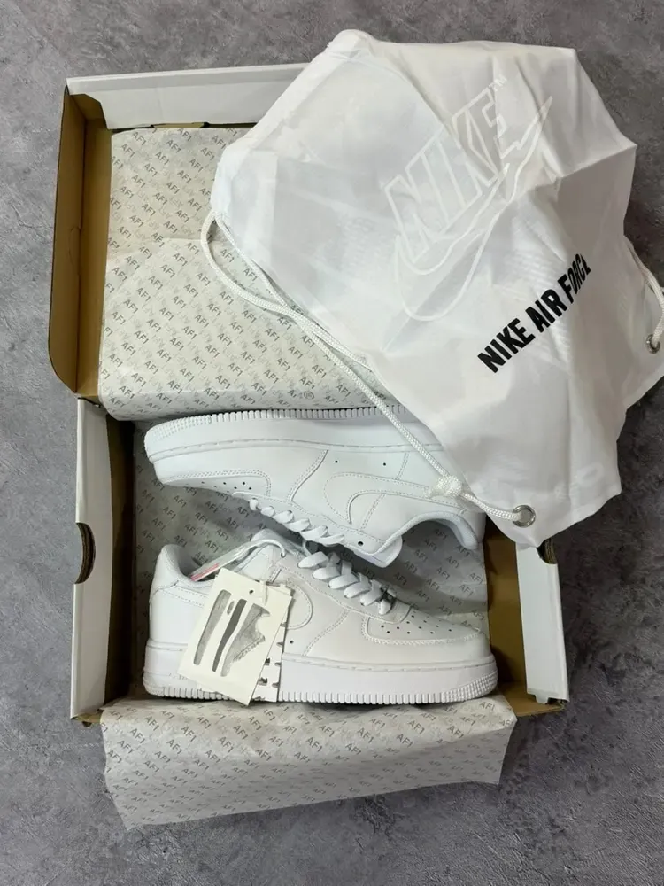 AF1 “Triple White”