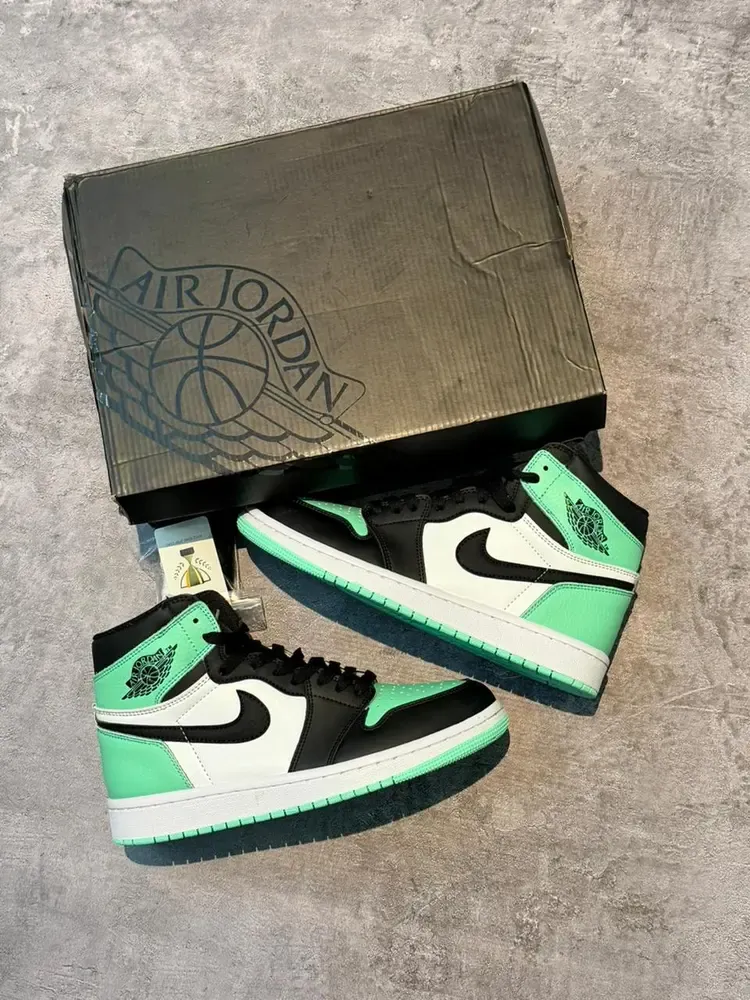 Jordan Retro 1 High OG "Green Glow"