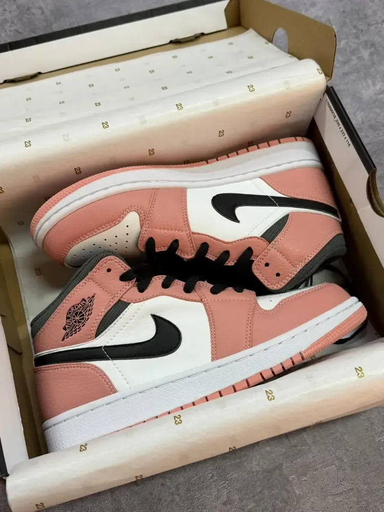 Jordan Retro 1 Mid "Pink-Quartz"