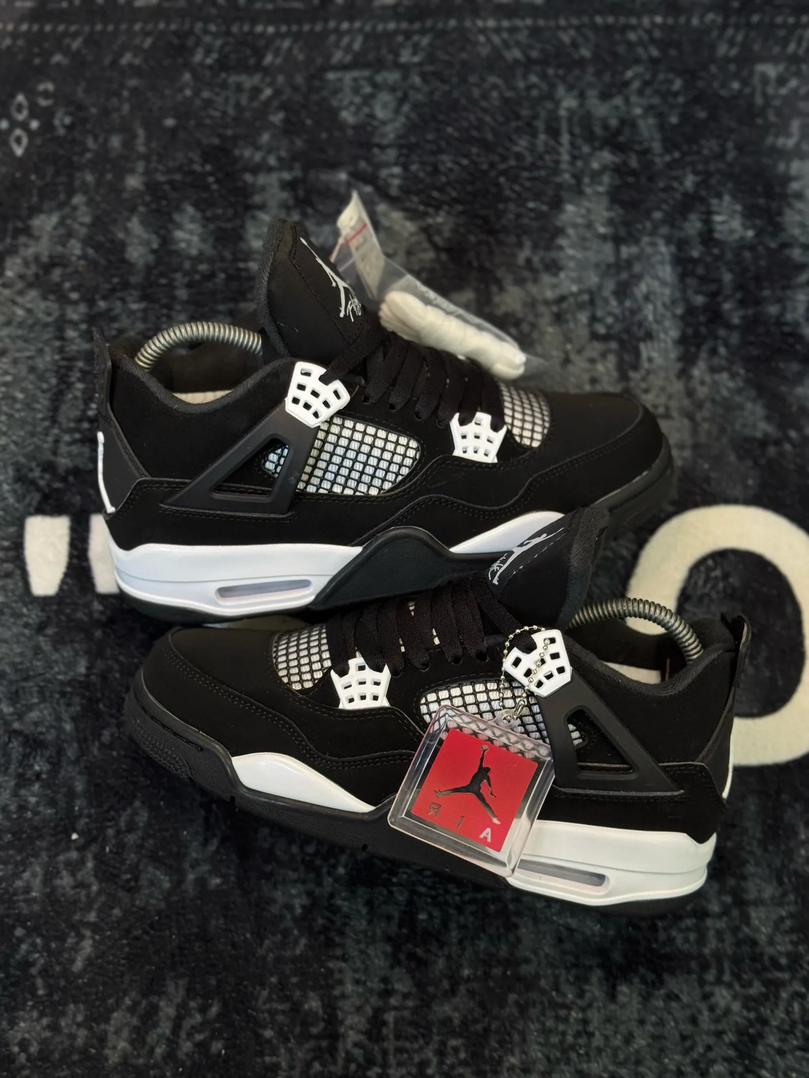 Jordan 4 White Thunder